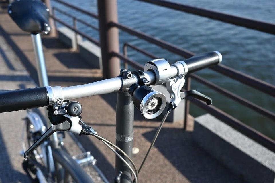 大人なルックスの自転車用ライト。魅力が色褪せない｢Center Light