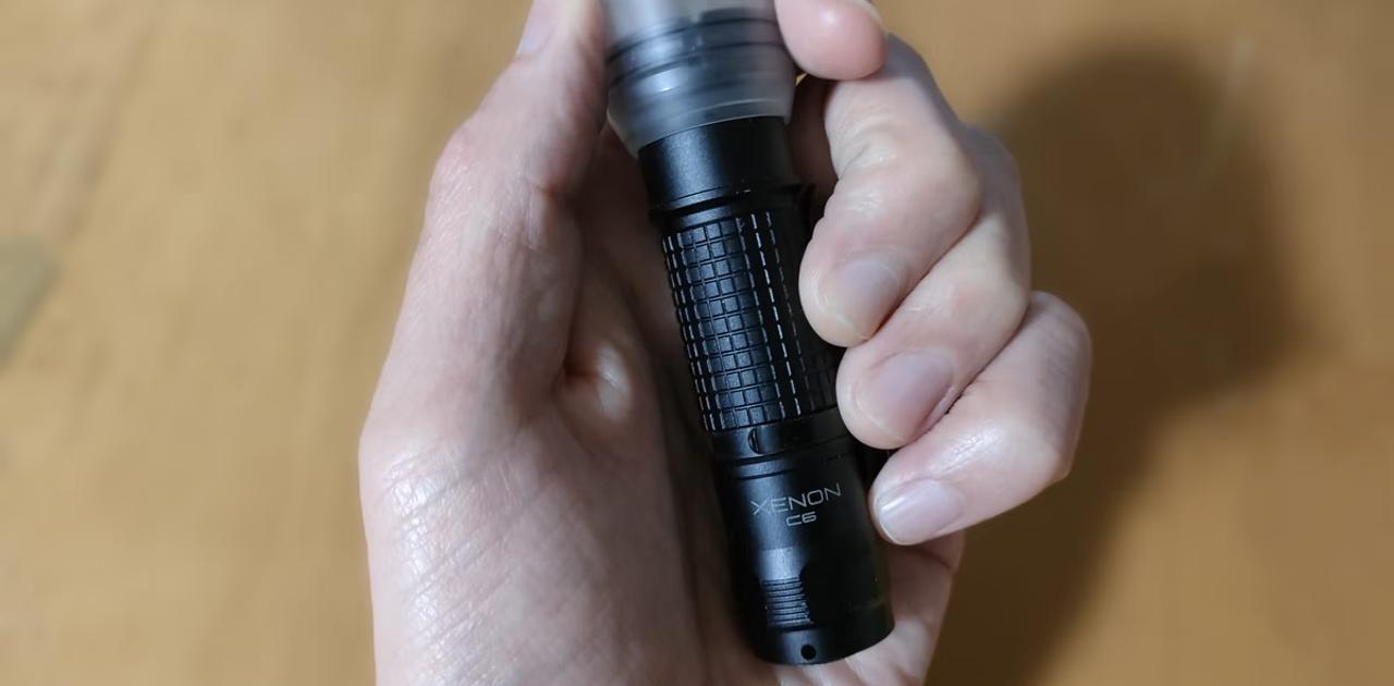 災害時にも日常でも活躍する重さたった64gの小型LEDライト「XENON C6」を使ってみた