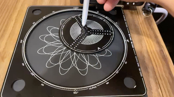 画力ゼロからの挑戦！ 誰でも美しい幾何学模様アートが描けるツールで