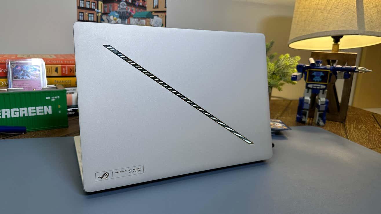 デザインと性能のバランスがいい14インチゲーミングノートPC