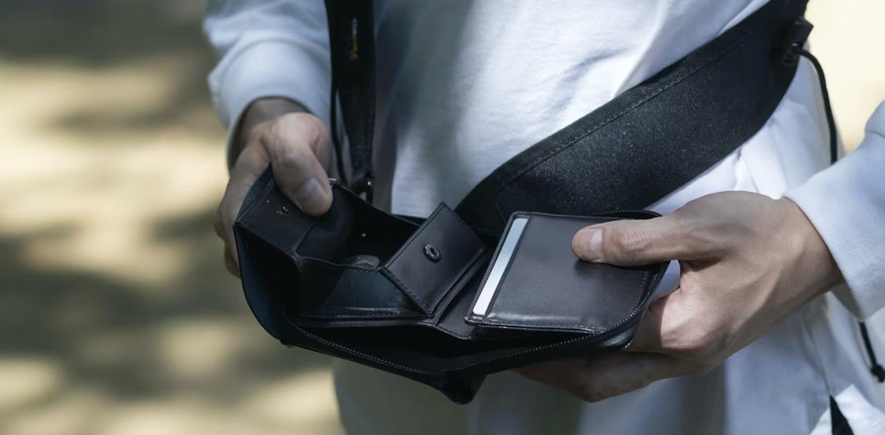 高撥水性でケアも簡単。身に付けられる本革財布「ユーティリティーウォレット」