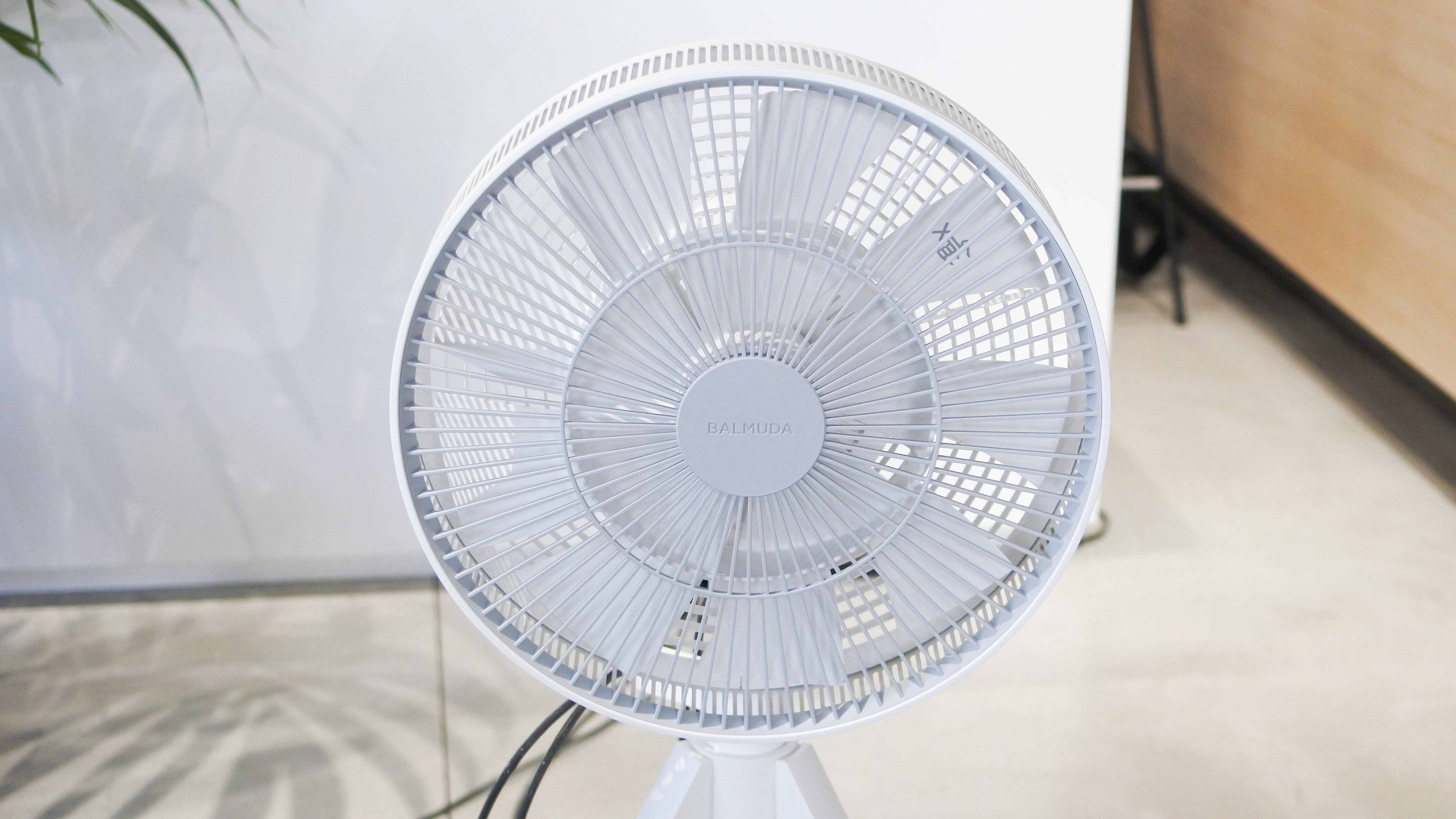 扇風機とサーキュレーターが1台に。究極の｢風｣はバルミューダの