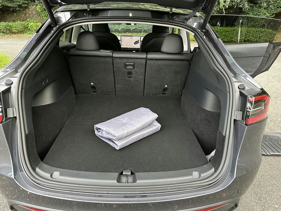 テスラの車中泊をもっと快適に！ わずか60秒で設置できるモデルY専用
