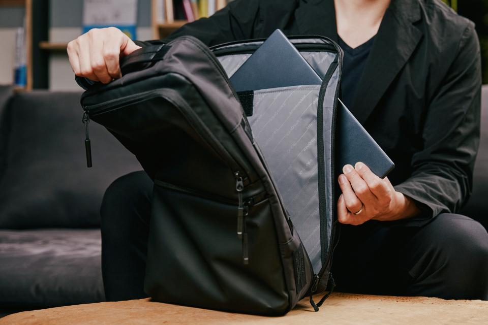 軽さと収納力に妥協なし。サムソナイト｢サブリム｣には、僕たちの