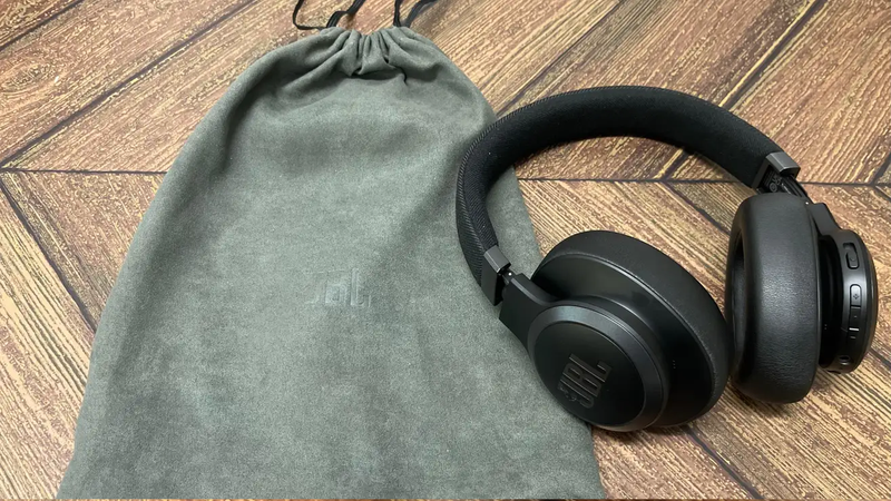 抜群のバッテリー持ち。JBLの最新ヘッドホンは迫力の重低音