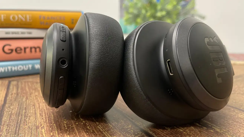 抜群のバッテリー持ち。JBLの最新ヘッドホンは迫力の重低音