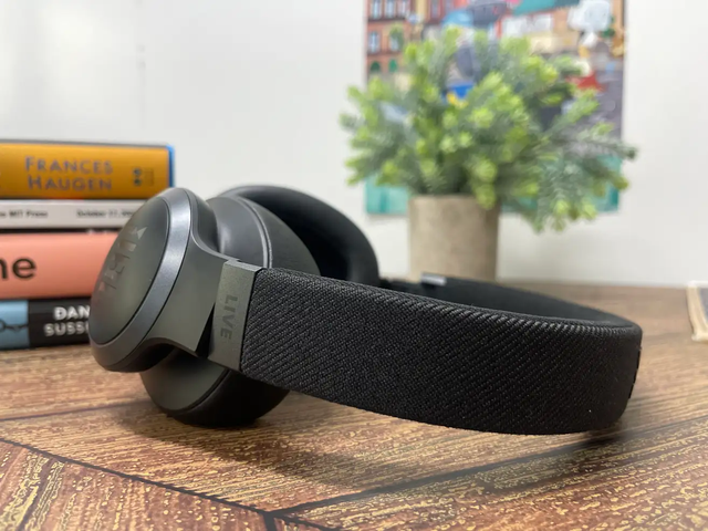 抜群のバッテリー持ち。JBLの最新ヘッドホンは迫力の重低音 抜群のバッテリー持ち。JBLの最新ヘッドホンは迫力の重低音