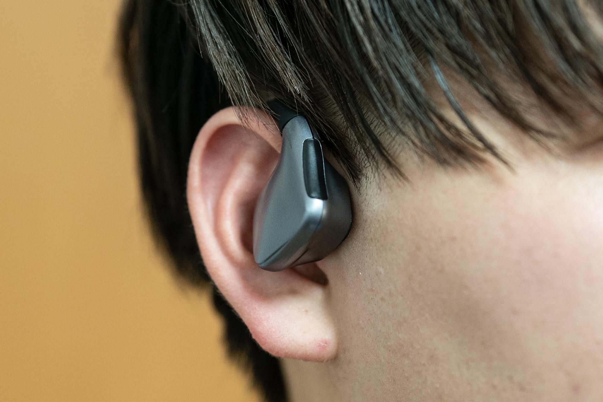 家族の聞こえにくいをサポートしてくれる集音機能付き骨伝導