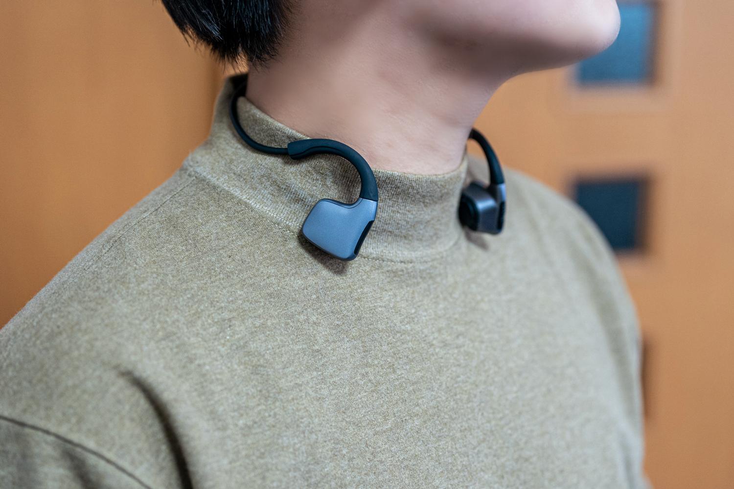 リスモア　集音器付骨伝導ワイヤレスイヤホン ブラック Amazon.co.jp: リスモア 集音器 骨伝導 イヤホン Bluetooth 集音