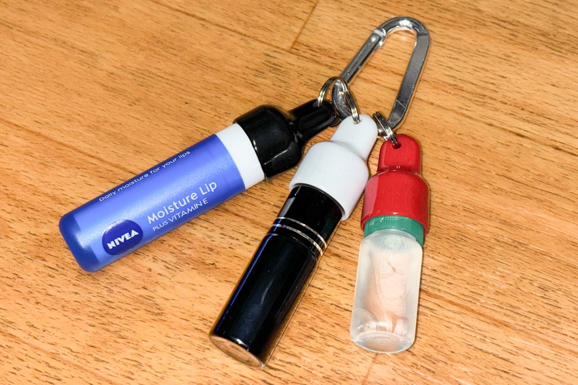 KAPITAL リップクリーム用 キャップ よく使うアイテムぶら下げ用キャップ｣が抜群の利便性でした