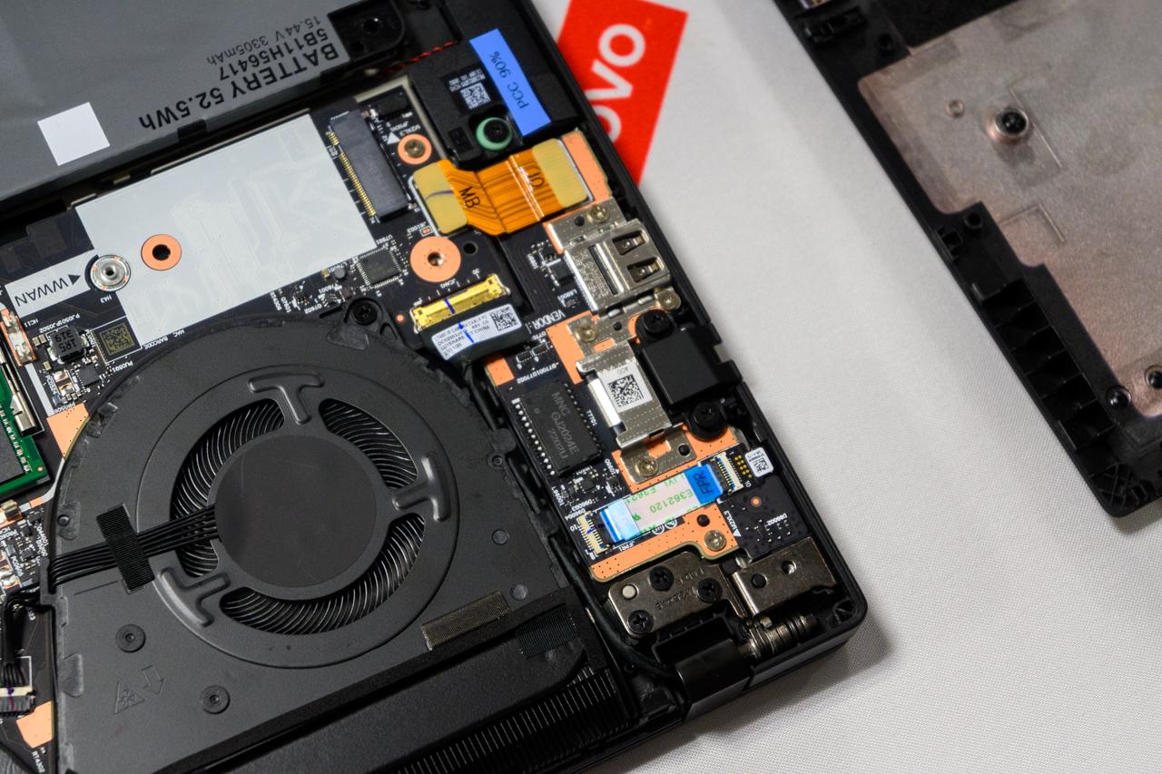 ThinkPad T｣シリーズは、キーボード・バッテリー・メモリ・SSDも自分で