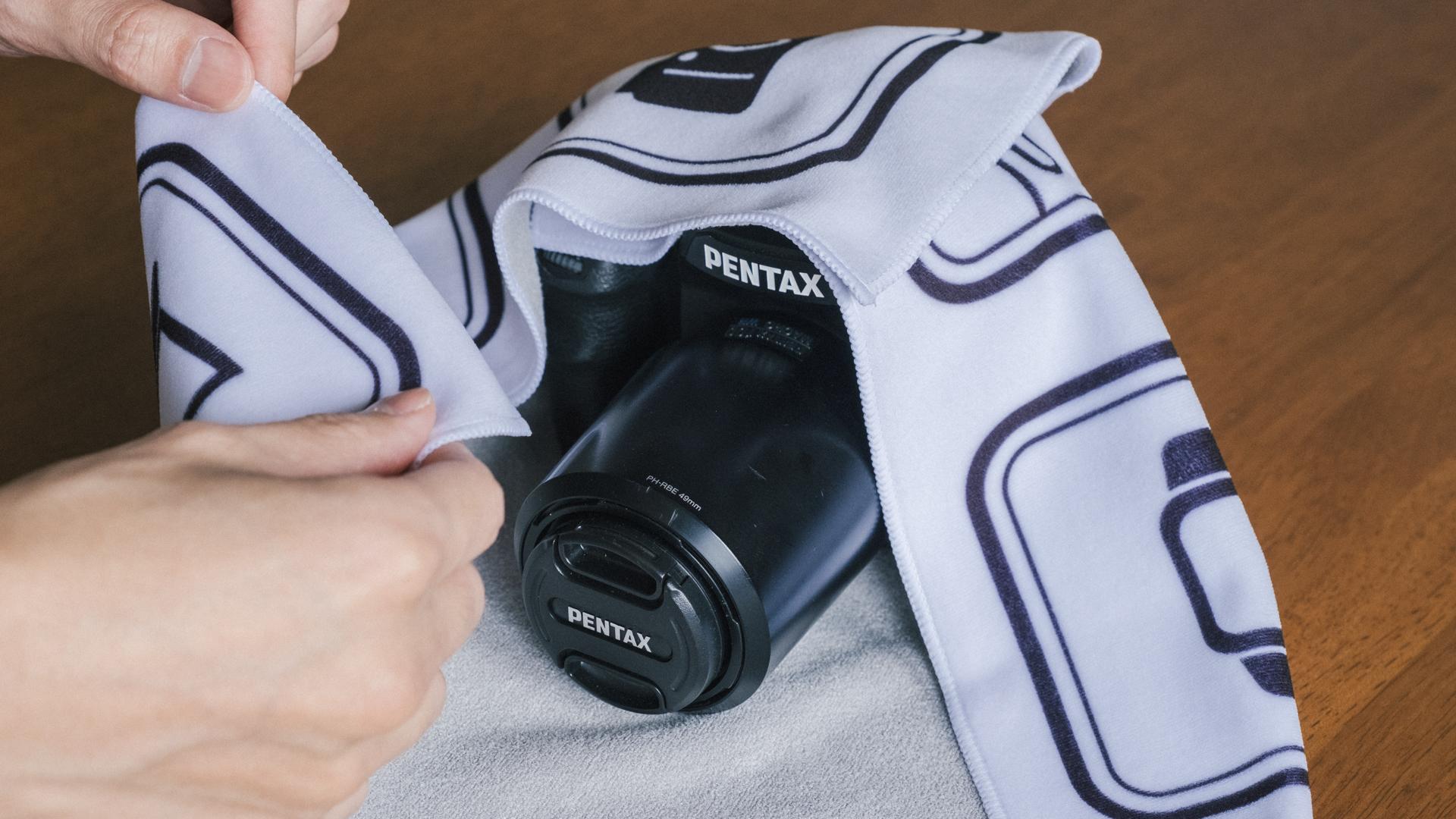 大事なガジェットのキズ対策。くるんだら外れない不思議な｢ギズやた布｣