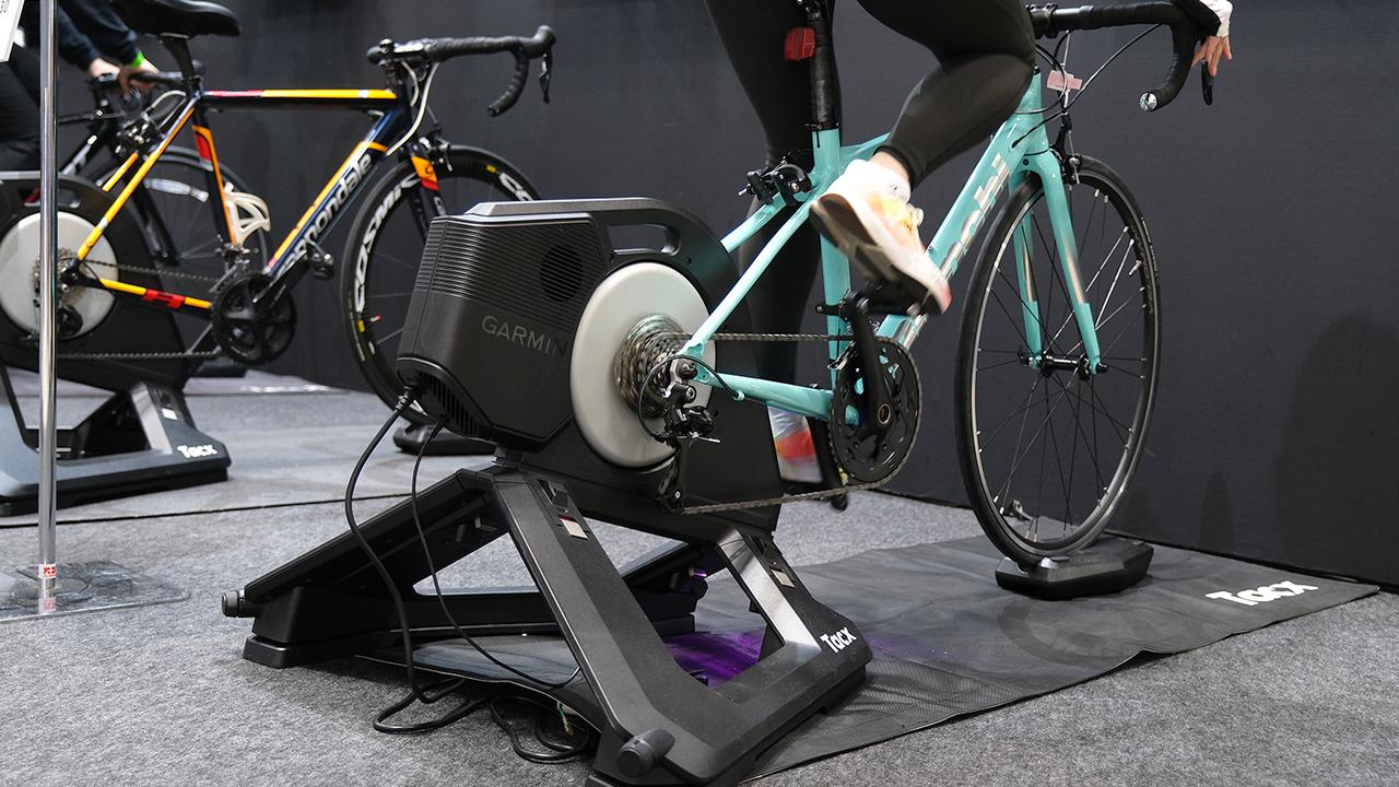 自転車をエアロバイク化する｢インドアサイクルトレーナー｣。おもしろさがやっとわかりました