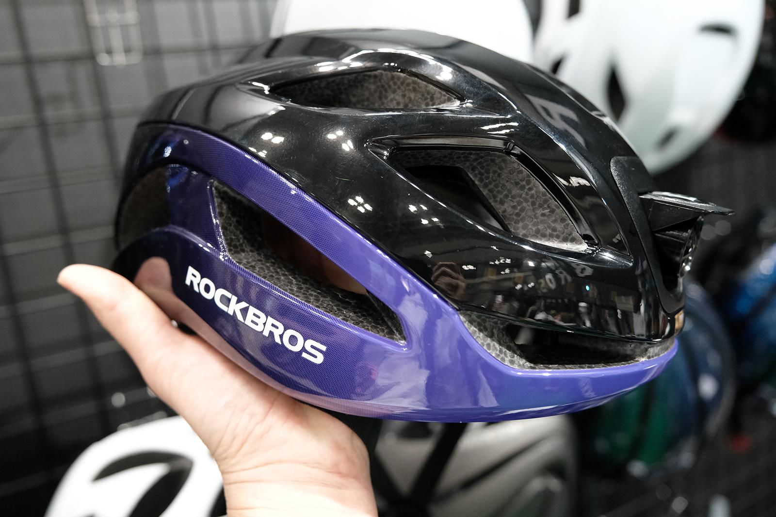 4方向から闇を照らす。ROCKBROSのさいきょうに心強いライト付き