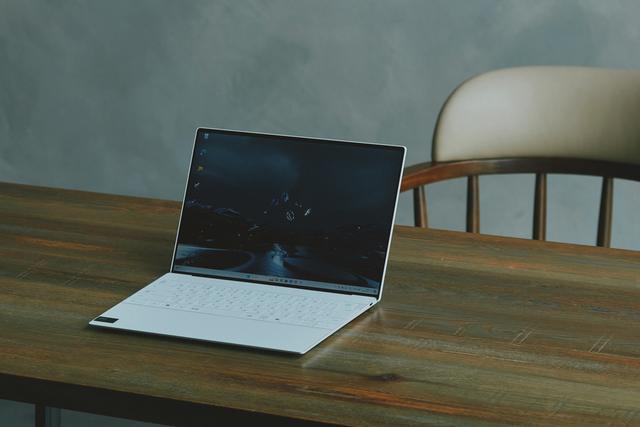 20240409gizmodo_newxps13_IMG_21701_2