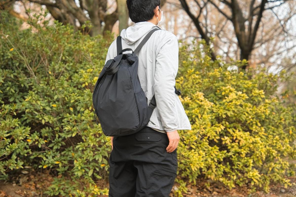 ユニクロの「ドローストリングバックパック」が旅行で大活躍する理由 