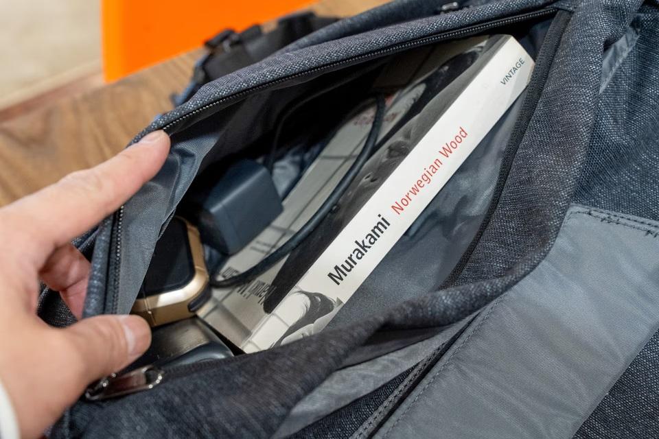 未使用 SEKKEI MX-sling ダークグレー MacBook Proがシンデレラフィット。｢SEKKEI MX-sling｣に新色