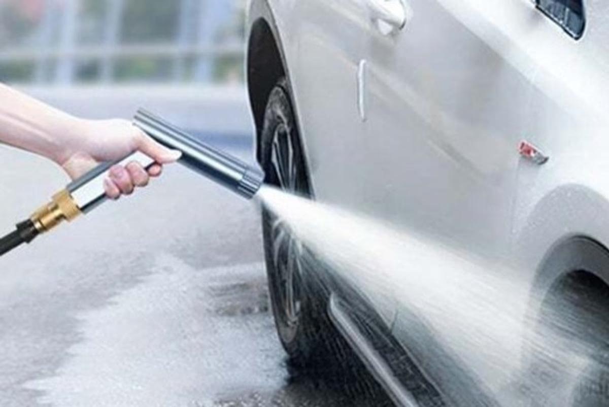 高圧ジェットで汚れを一掃。洗車が捗るワンプッシュ式高圧散水ノズル | ギズモード・ジャパン