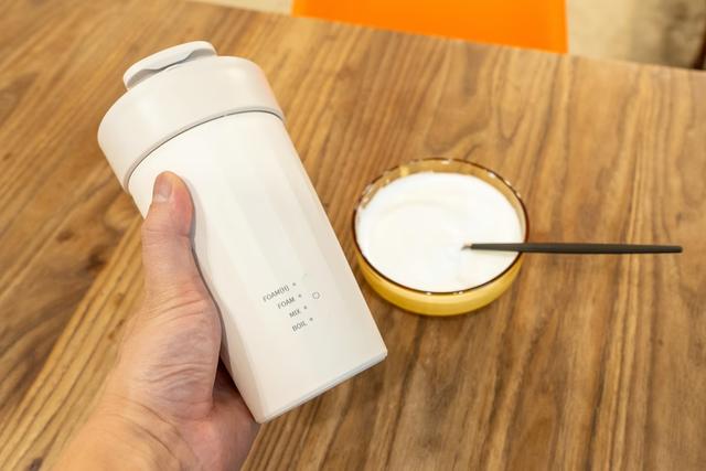 3分で濃厚ミルク泡が完成。ミルクフォーマーは全自動＆タンブラー 