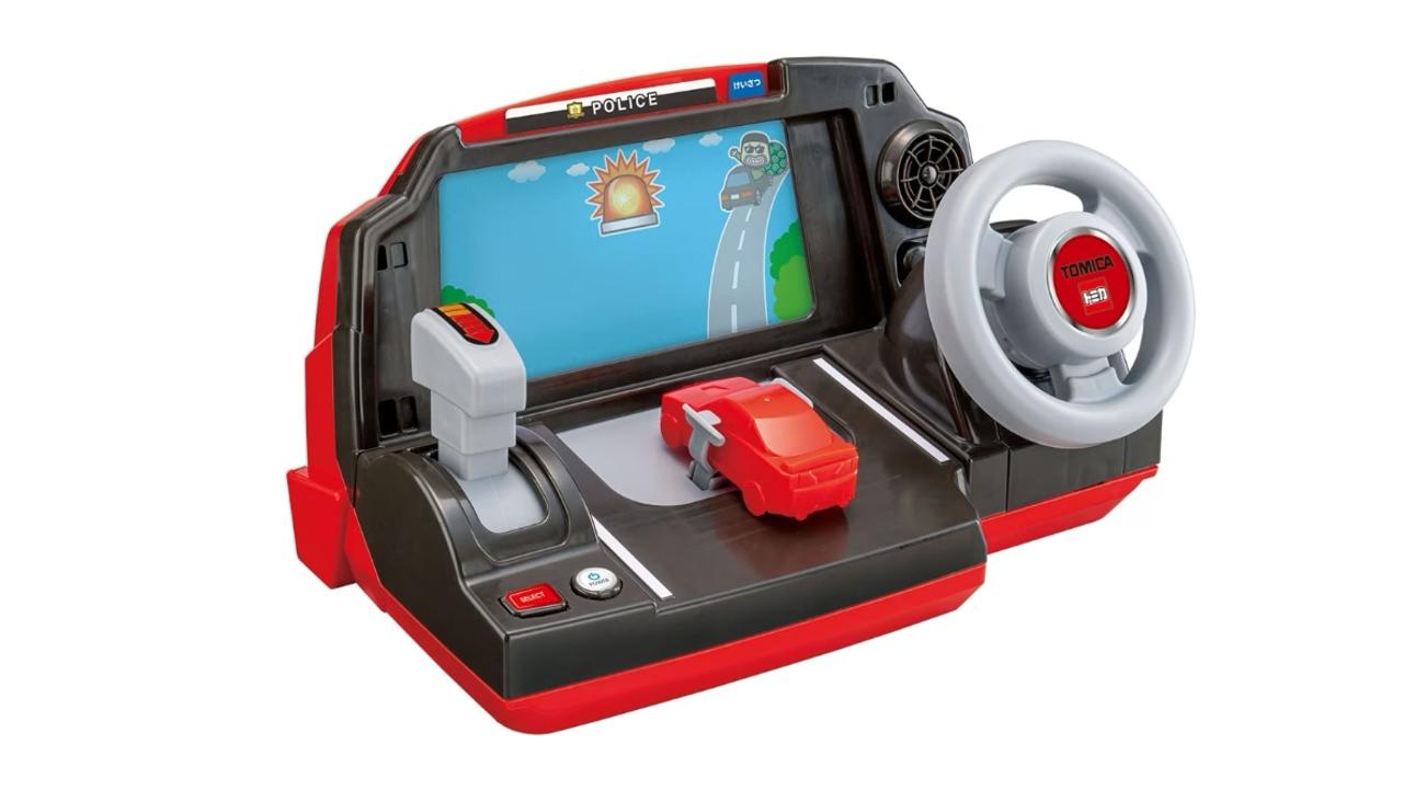 トミカを運転できるシミュレーター。なんだろうこの懐かしさは…