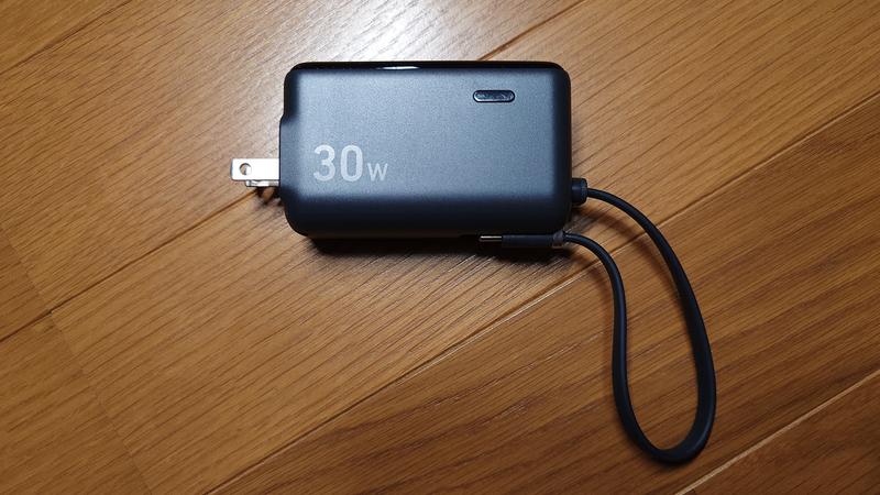 スマホを充電しながらバッテリーも満タンになるAnkerの「Power Bank