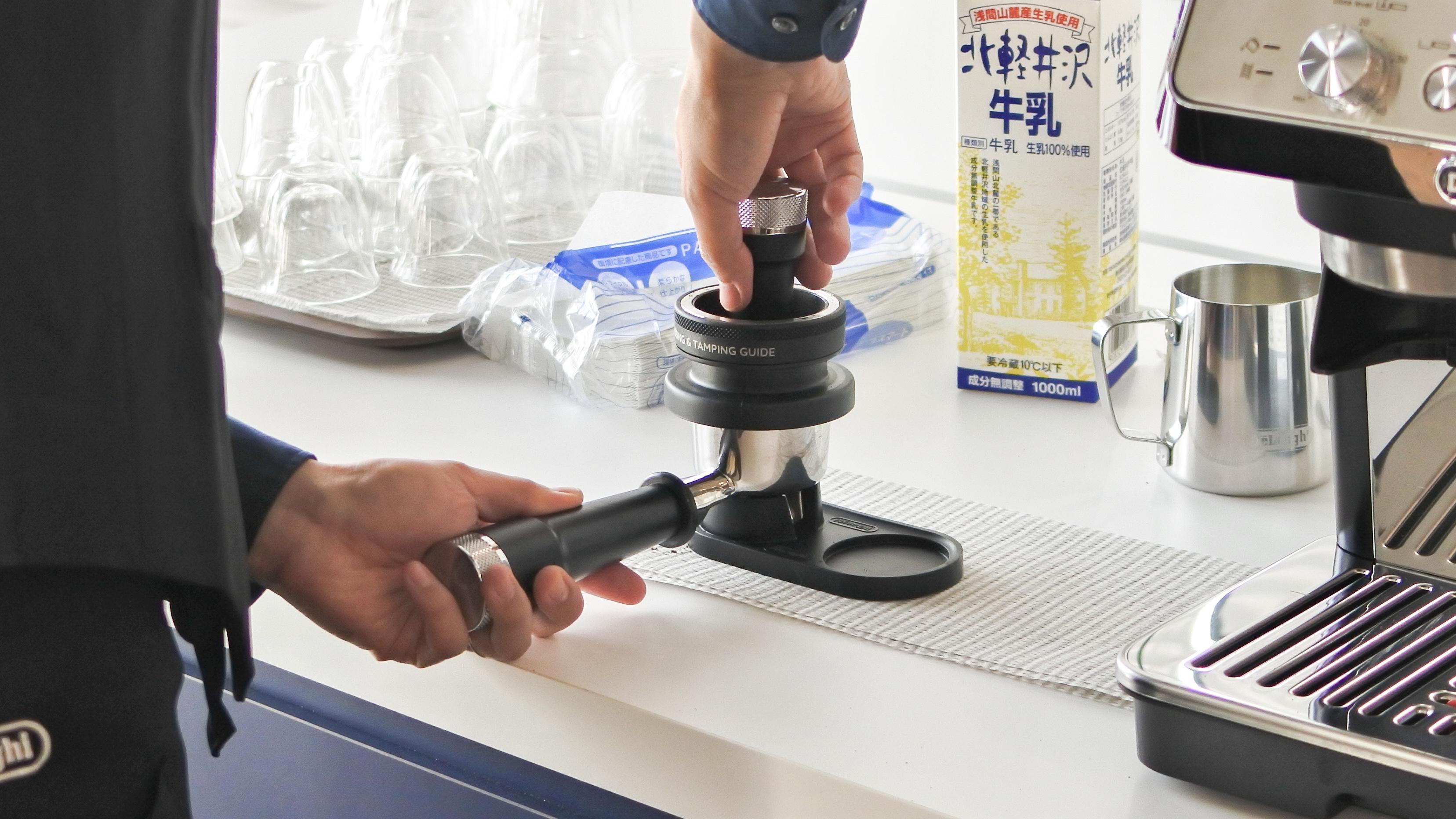 機能も味も本格的なエスプレッソマシン。操作もメンテも簡単です 機能も味も本格的なエスプレッソマシン。操作もメンテも簡単です
