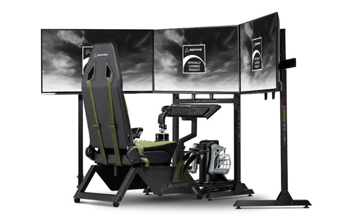 ボーイングの軍用機に乗ってるみたいなフライトシミュレーター。没入感