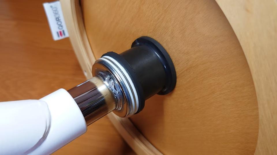 これは実質バランスボール。体幹トレーニングや座ったままの運動にも