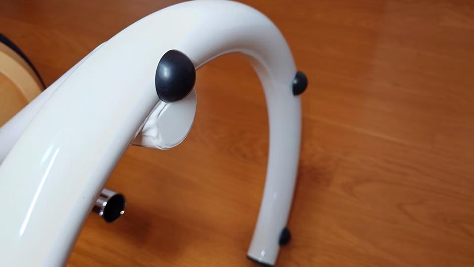 これは実質バランスボール。体幹トレーニングや座ったままの運動にも