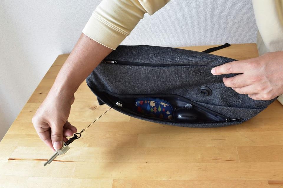 身軽な撮影にピッタリじゃない？ このスリングバッグ、容量拡張