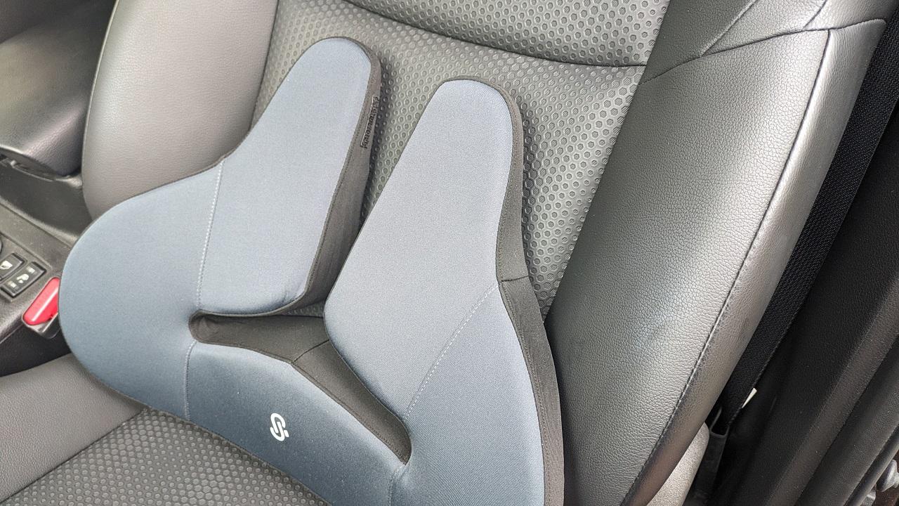 ドライブがいつも以上に快適に。首と腰を支える「車用クッション」を