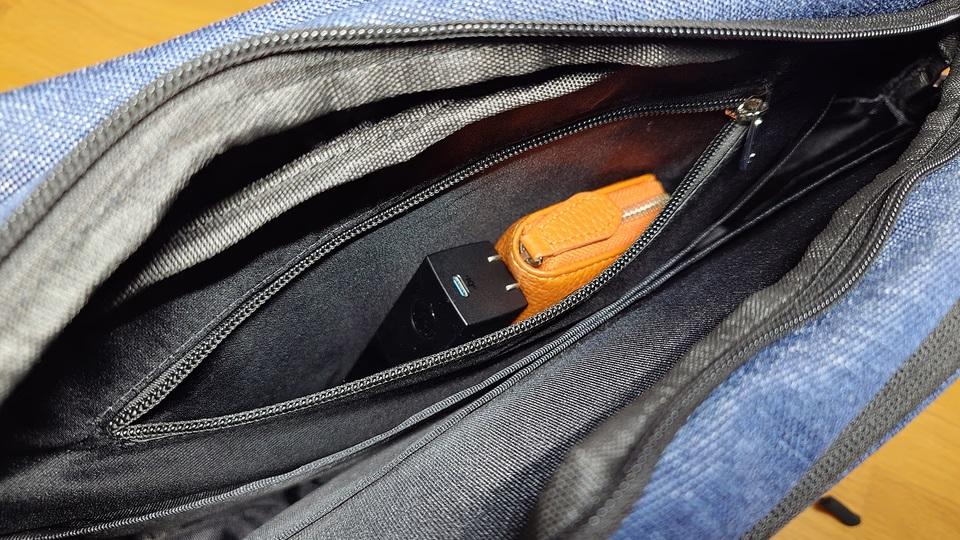 機動力を求めるビジネスパーソンに。カメラもノートPCも入る
