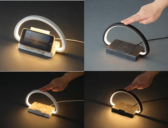 充電も照明もおまかせ。ベッドサイドで使えるニトリのスマホスタンド 