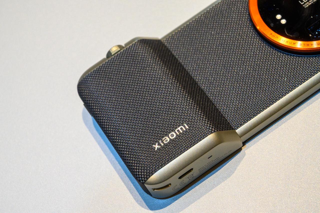 ライカのレンズが4つ搭載。見た目も性能も“ほぼカメラ”なスマホ