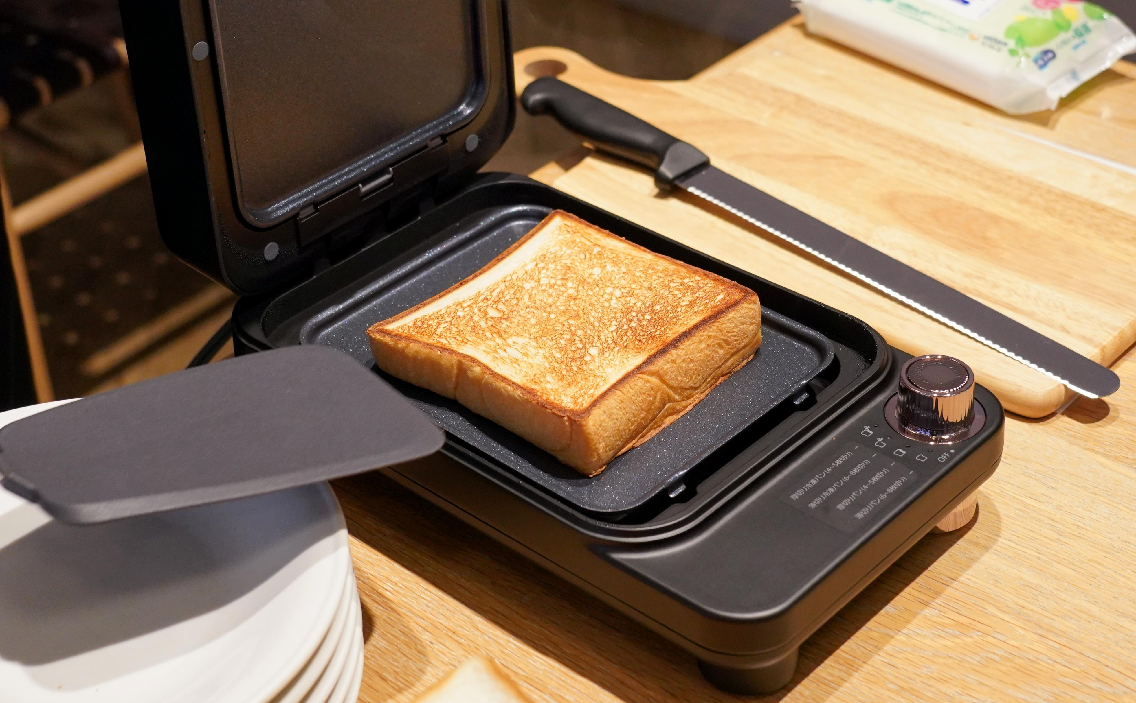 挟んで焼くと、トーストは別次元の旨さになる。毎日食べたい新食感でした | ギズモード・ジャパン