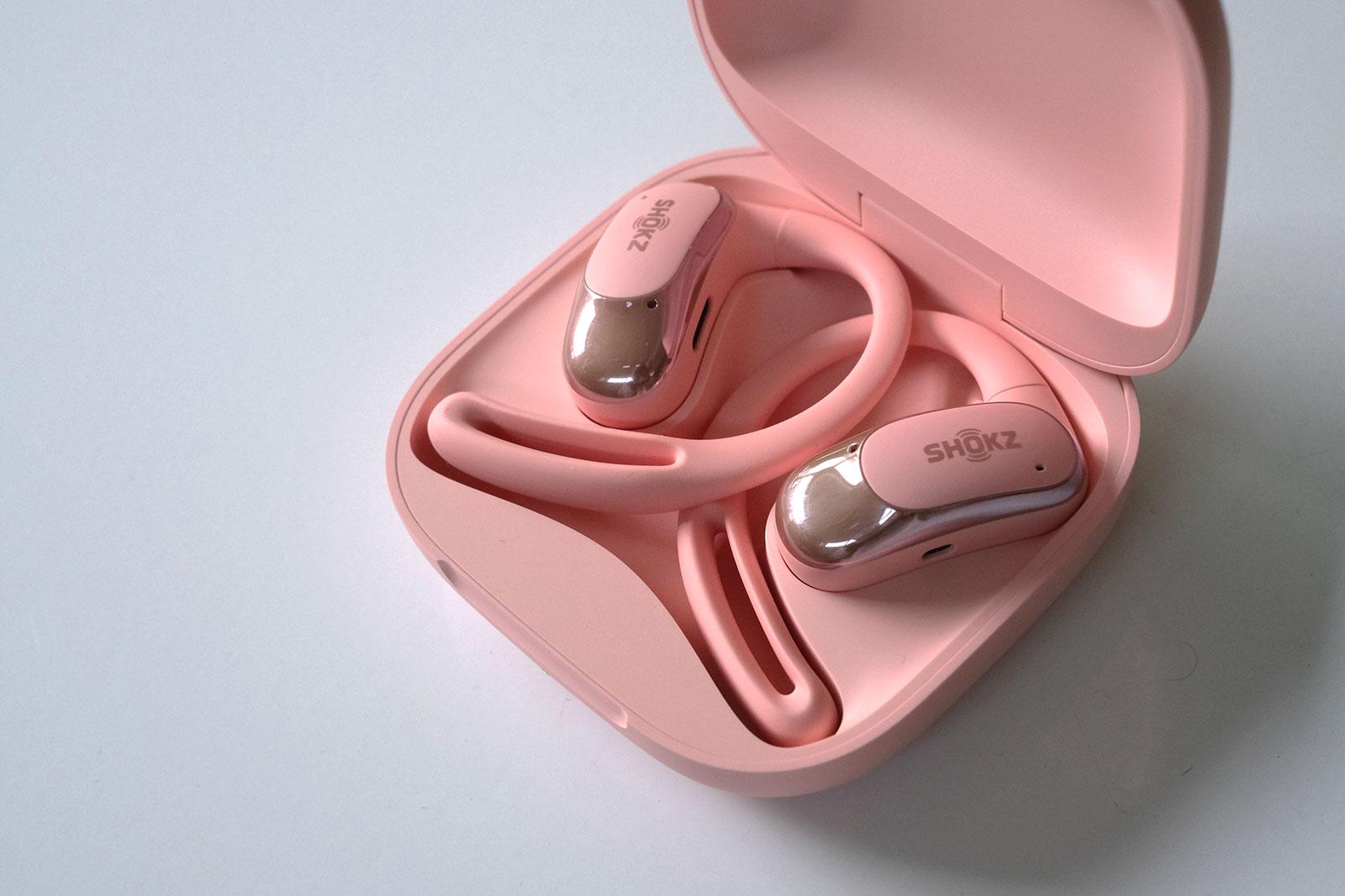 Shokzから新しい｢耳をふさがないイヤホン｣。カジュアルなオープン