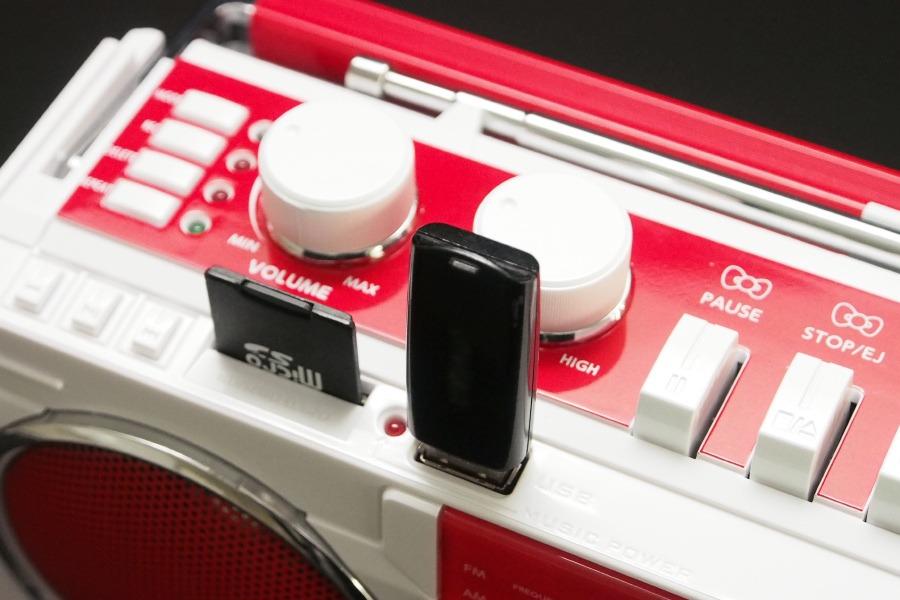 令和仕様のキティちゃんラジカセ。BluetoothはあるけどCDはなし