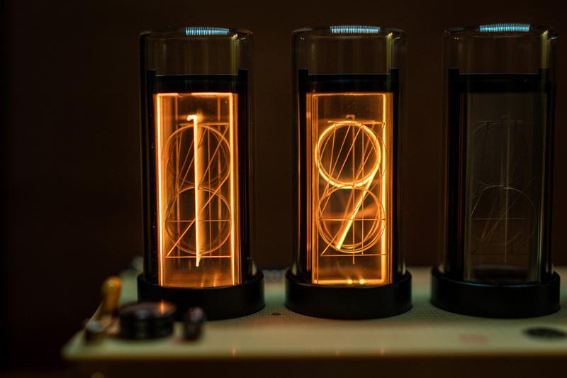 ニキシー管時計 IPSTUBE 虹光 / Gixie Clock/NEXTUBE 新品未開封】Gixie Clock 8 ニキシー管 時計 シュタインズゲート