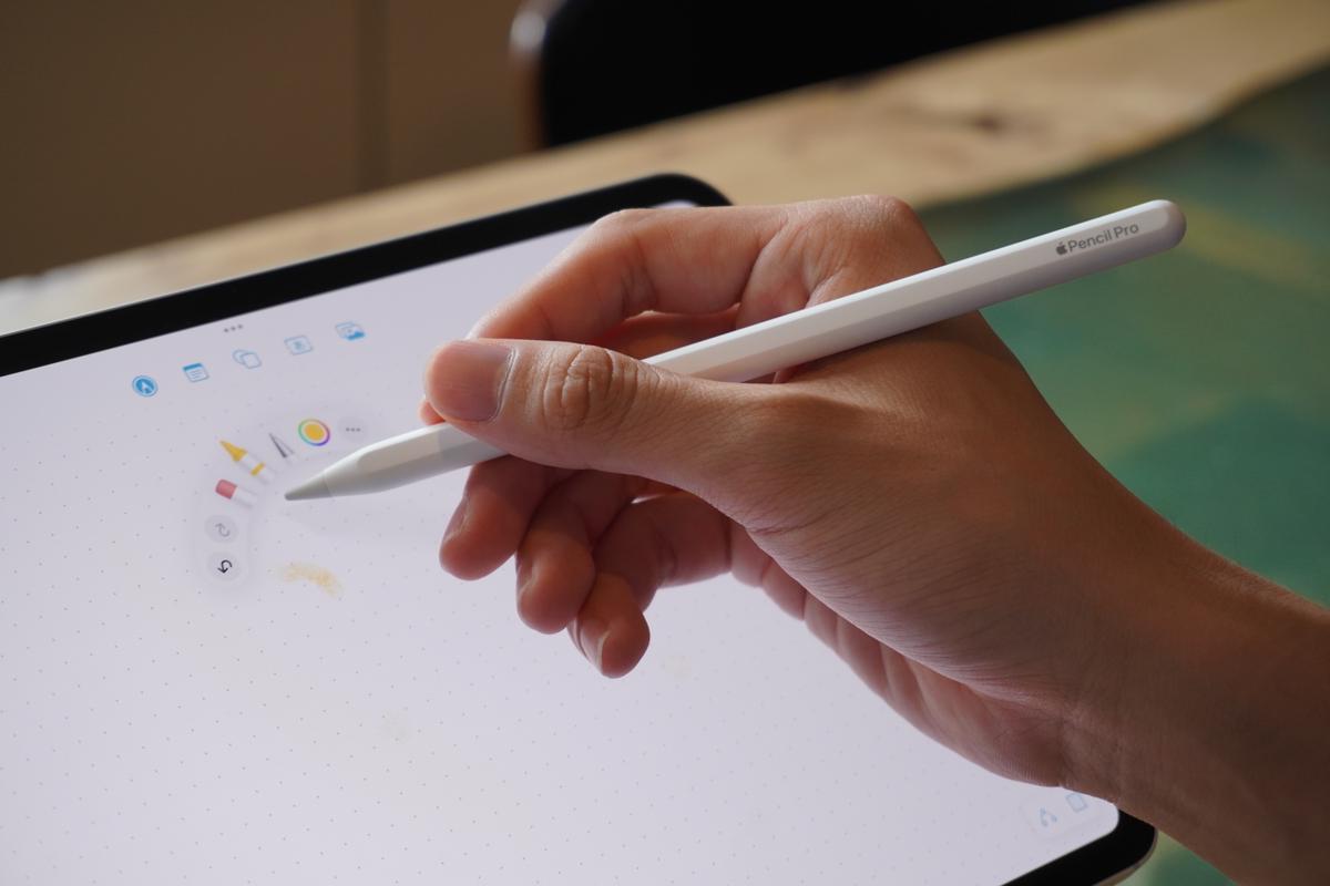 魔法を見た。Apple Pencil Proはそっと画面に近づけるだけでスゴさが