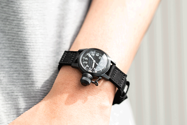 人気の名作を新色で復刻！ 往年の名作｢Buships｣のブラック仕様は個性派