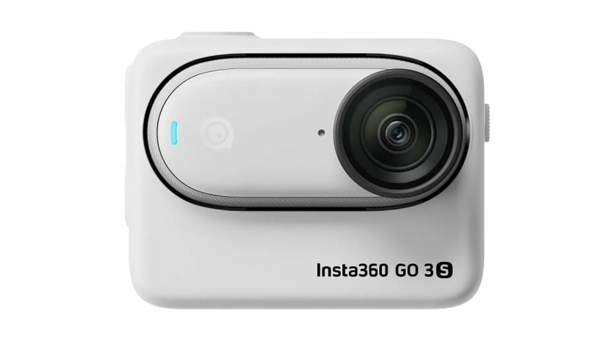 服にも帽子にもペンダントにもくっつくカメラ「Insta360 GO 3S