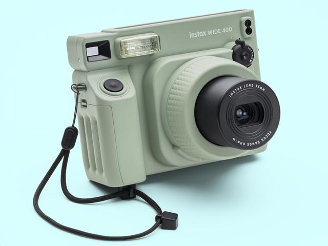 10年ぶりに横長ワイドなチェキ登場。回して押すだけで簡単撮影 