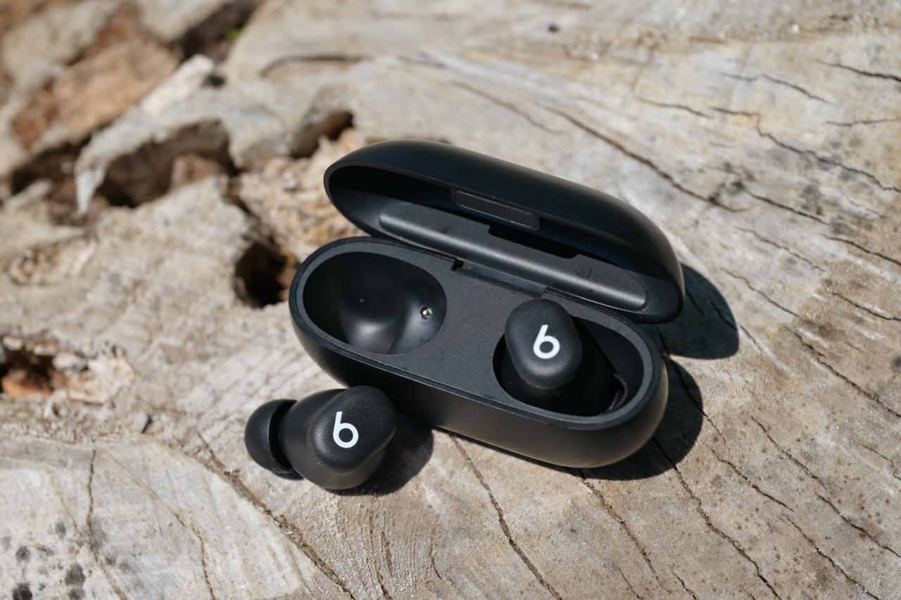 Beats最小の新作イヤホン。ケースで充電不可だけど、元気な音を体感