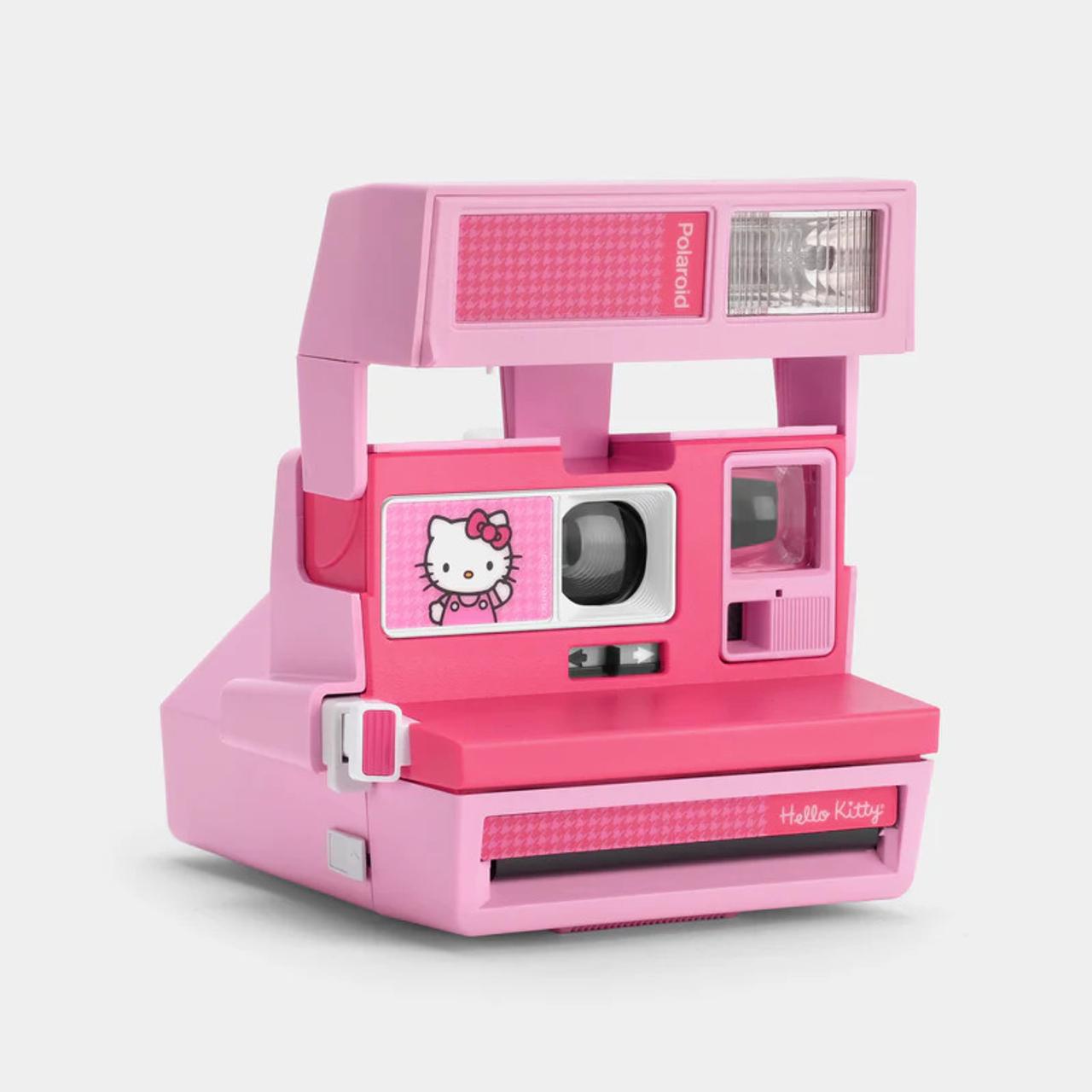 ポラロイドの最新コラボはキティと。しかもアーカイブモデルが ポラロイドの最新コラボはキティと。しかもアーカイブモデルが