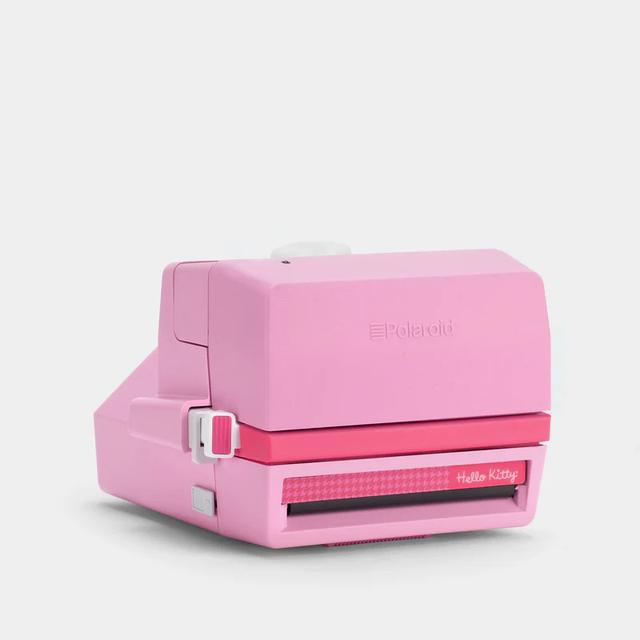 ポラロイドの最新コラボはキティと。しかもアーカイブモデルが ポラロイドの最新コラボはキティと。しかもアーカイブモデルが