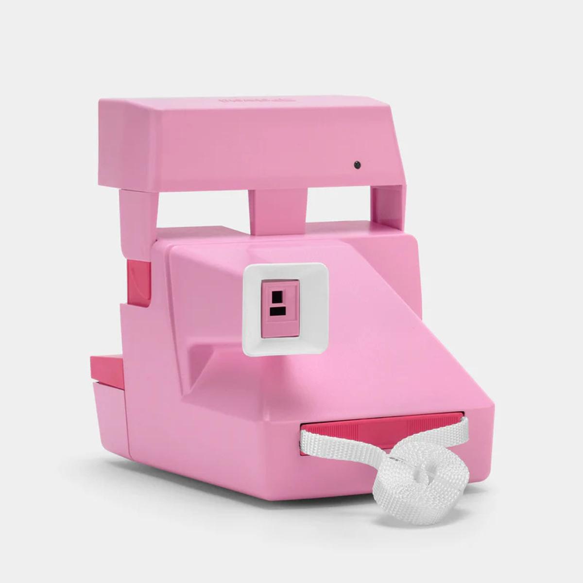 ポラロイドの最新コラボはキティと。しかもアーカイブモデルがベース