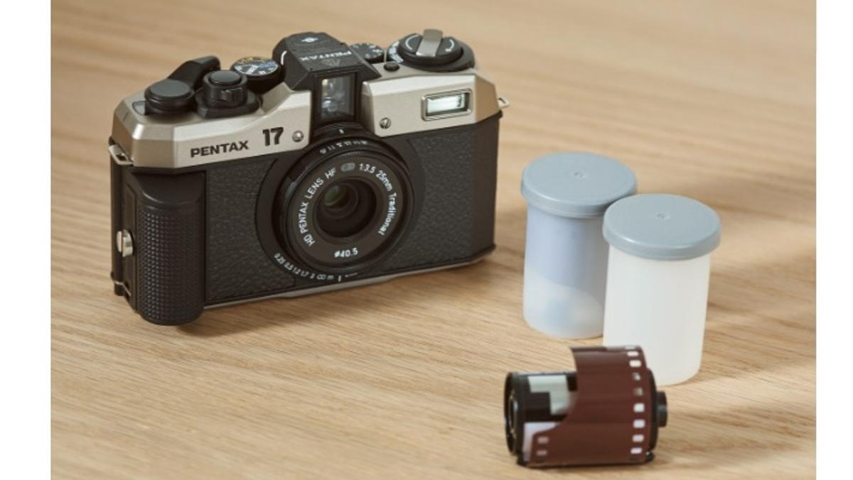 アナログ感がエモすぎるペンタックスのハーフサイズフィルムカメラ