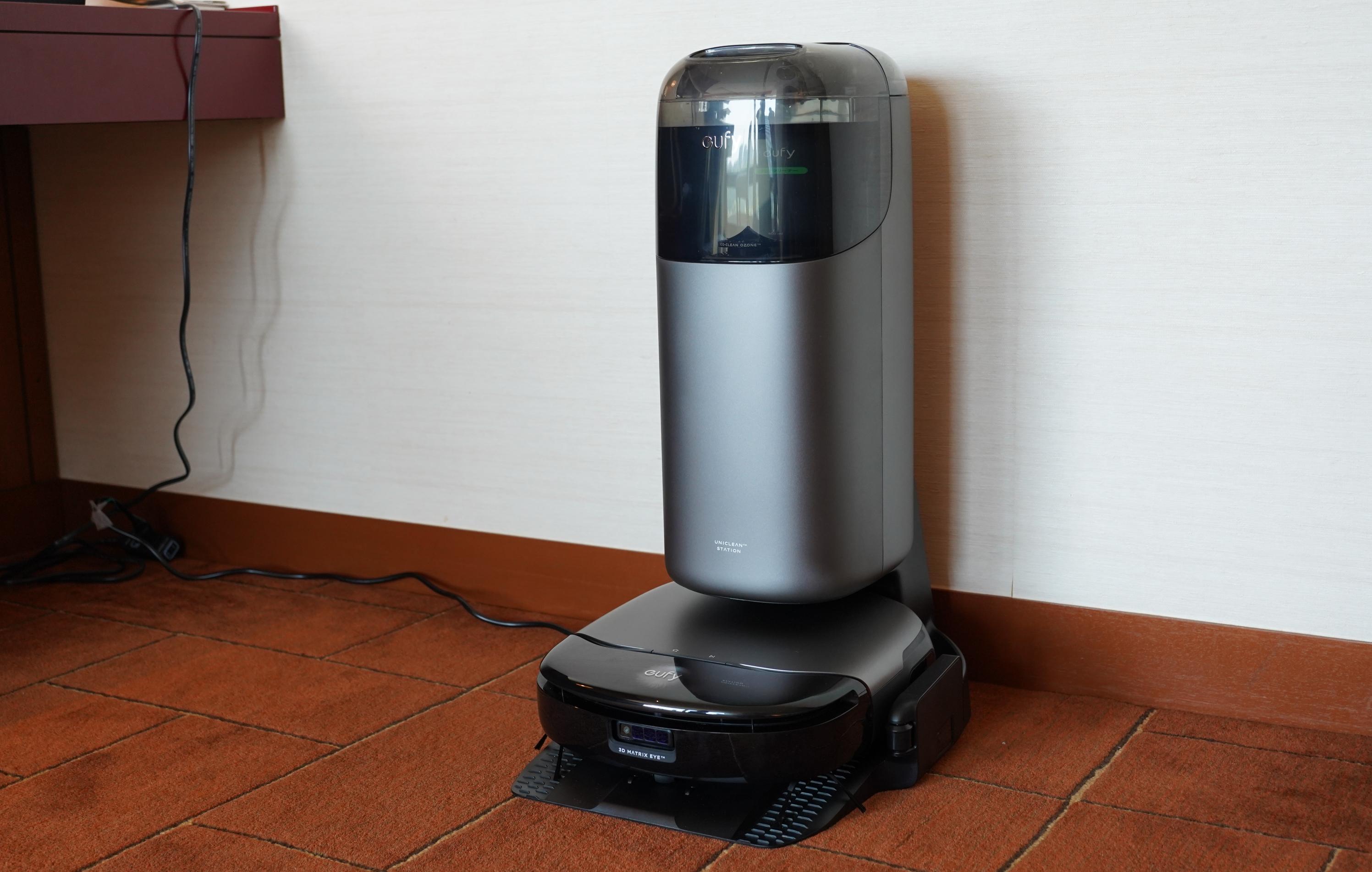 モップで床を拭きながら同時に洗浄。ヒトを超えたスキルがこのロボット