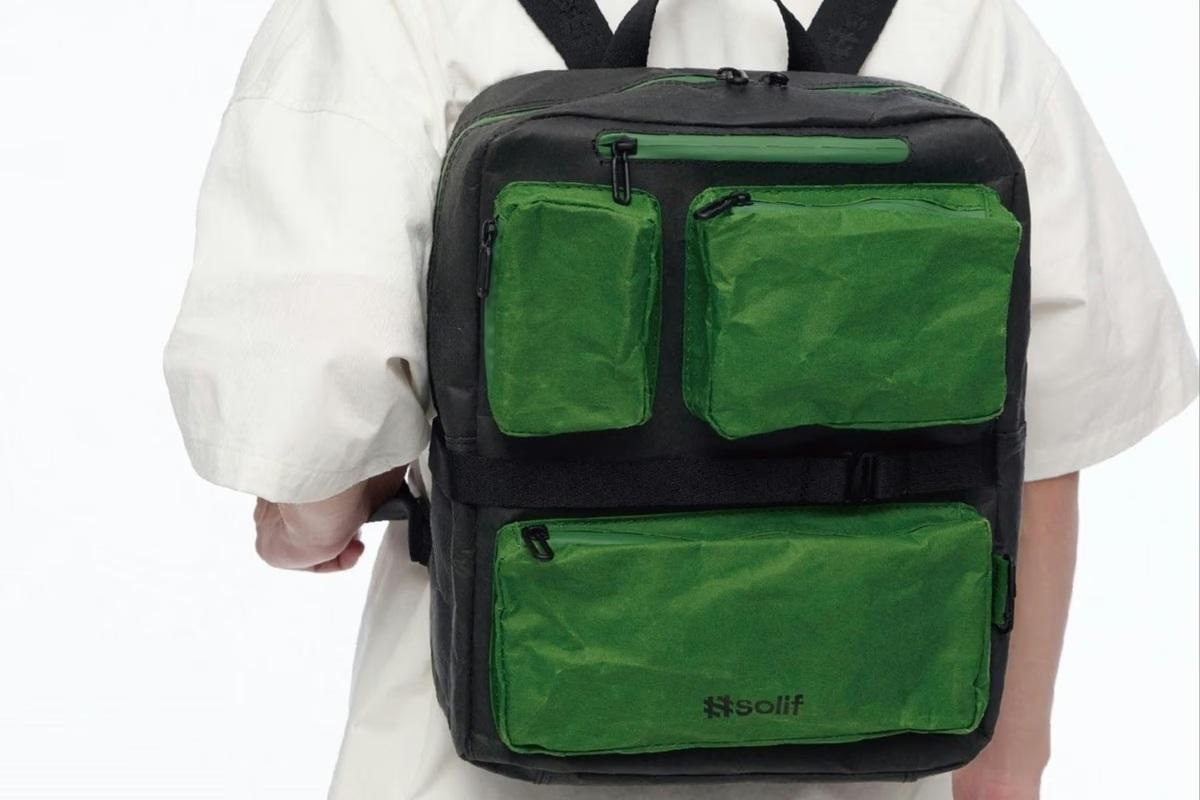 紙なのに水や荷重にも強い。ハイテク素材のバックパック | ギズモード 