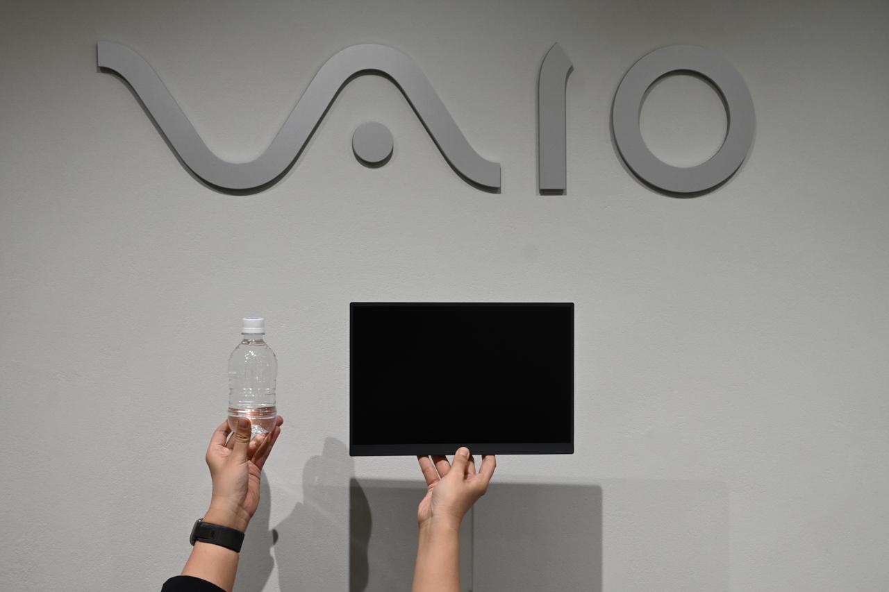 VAIOが放ったモバイルディスプレイが薄すぎ軽すぎで感動した